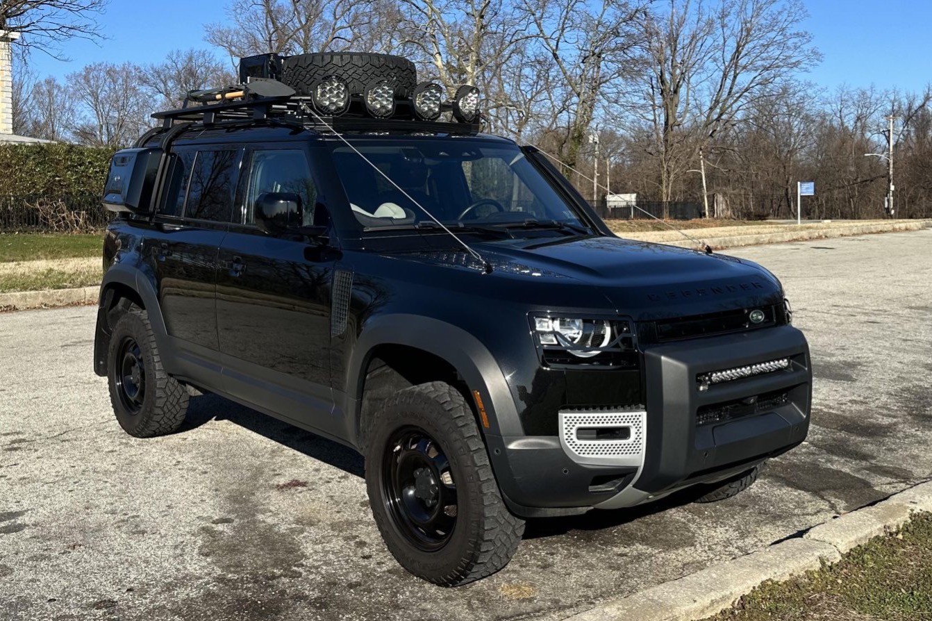 2022 Land Rover Defender 110 S Trek Edition — photo 1